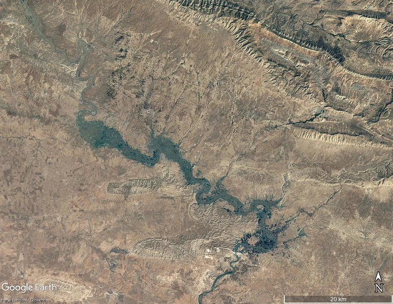 Figure 1 – Google Earth image of the Iraqi Upper Tigris valley in 1984 before the flooding of the Mosul Dam Reservoir. Figure 1 – Google Earth image of the Iraqi Upper Tigris valley in 1984 before the flooding of the Mosul Dam Reservoir.