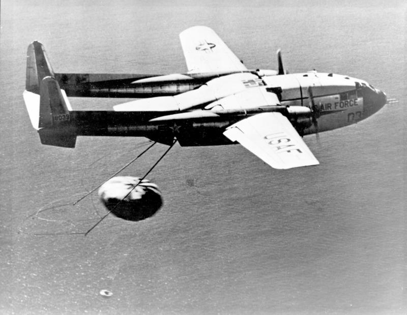 Kh 9 blog fig1 fairchild c 119j flying boxcar recovers corona capsule 1960 usaf 040314 o 9999r 001 kh 9 blog fig1 fairchild c 119j flying boxcar recovers corona capsule 1960 usaf 040314 o 9999r 001